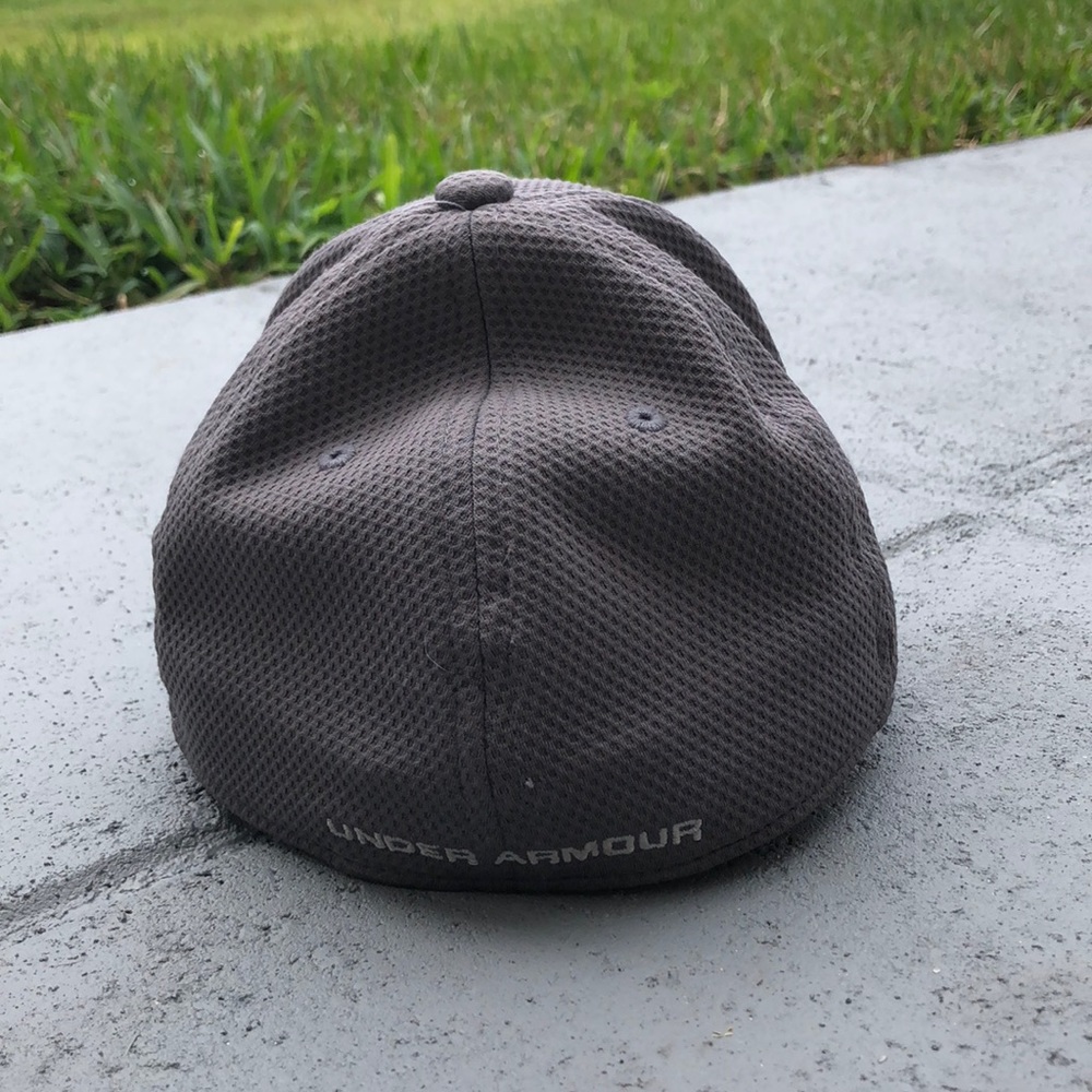 Boys Gray Under Armour Hat. - Picture 2 of 4